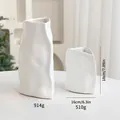 Modernes weißes Keramik-Vasen-Set mit Knittereffekt, Größen 18 cm und 16 cm - Klein + Groß / Vasenset / Weiß