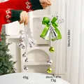Set di campanelli natalizi argentati con vivaci fiocchi di raso verdi e bianchi - 3 Campane d'Argento + Argento Verde (24SDLD02) / Campanella di Natale