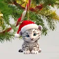 Ciondolo in acrilico con leopardo delle nevi e cappello di Babbo Natale su albero - Stile Tigre Carina 06