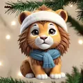 Detailaufnahme eines süßen Weihnachtslöwen-Anhängers mit blauem Schal und weißem Stirnband - Lion Style (09款)