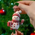 Lindo adorno de muñeco de nieve de Navidad 3D con bufanda y gorro rojo SKU - Muñeco de Nieve de Navidad Estilo 3