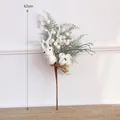 Ramo di fiori di Natale artificiale decorativo con testa di cervo bianco e bacche - Renna bianca