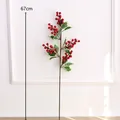 Ramo realistico di bacche rosse artificiali da 67 cm per decorazioni natalizie e festività - 67cm / Bacche rosse con nuove foglie