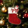Feestelijke rode acryl kerstsok ornament met kerstman en detail van de letter P - Kerstsok Letter P