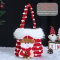 Gebreide rode kerstcadeautas met sneeuwvlokpatroon, kerstman en witte rand van imitatiebont - Gebreide sneeuwvlok fluwelen geschenkzak / Kerstman / Rood