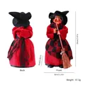 Statuetta strega di Halloween vintage con scopa vestito rosso velluto a coste dettagli - Strega - gonna scozzese rossa e nera