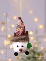 Feestelijke kerst sneeuwpop pluche hanger met rendiergewei en kerstboom, gewicht 36g - Ei Sneeuwpop / koffiekleur