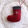 Kleiner roter Weihnachtsstrumpf aus Filz mit Schneeflocken-Stickerei für den Baum - Rot & Grau Mini-Socke