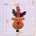 Handgefertigte Rentiere aus Filz als Weihnachtsbaumschmuck mit kariertem Band und Glocke - Rentier - Braun