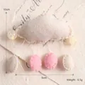 Handgefertigter Filz Wolke Dekoanhänger mit rosa Regentropfen für Weihnachtsbaumschmuck - Wolken-Anhänger / 1 Stück/Packung / Weiß