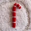 Handgefertigter Zuckerstangen-Weihnachtsschmuck aus Filz, 12x4cm Größe, 3g Gewicht - Zuckerstange-Rot