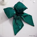 Smaragdgrüne metallische Schleife für Weihnachtsbaumschmuck, 25cm großes Ornament - 25cm Größe / Dark Green Shiny Silk Style