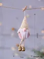 Niedlicher rosa Plüsch-Weihnachtswichtel zum Aufhängen mit Maßen 29 cm und 7 cm. - Kleiner Beiger Langbein-Wichtel