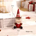 Bambola di peluche di Babbo Natale per la decorazione della tavola di festa natalizia - Babbo Natale Seduto