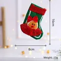 Mini adorno de calcetín navideño verde con un hombre de jengibre de peluche y lazo rojo - Mini Calcetín de Jengibre (Mujer)