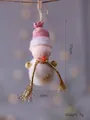 Süßer Plüsch-Schneemann Weihnachtsanhänger mit rosa Mütze und Goldschal - Rosa Schneemann mit Gebundener Mütze