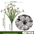 Nahaufnahme weißer künstlicher Veilchenblüten mit detaillierten lila Adernmustern. - 5-Prong Spring Grass Violet / Weiß