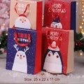 Lote de 4 bolsas de papel de regalo de Navidad medianas con dibujos animados 25x32x11cm - Estilo B (Tamaño Mediano) / Juego de 4