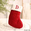 Mini gestrickte Weihnachtssocke in Rot und Weiß mit besticktem Buchstaben D Deko - Buchstabe D Stil