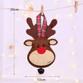 Feestelijke Kerst rendier stoffen hanger met belletje en rood ruitjeslint decoratie - Rendier-Donkerbruin