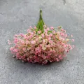 Gros plan de fleurs de gypsophile artificielles roses pour décorations de mariage - Rose (1 Bouquet)