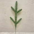 Vista detallada de una rama de pino verde artificial para decoración navideña DIY - Aguja de Pino Grande de 5 Puntas / 31cm / Verde Hierba