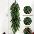 63cm Künstlicher Weihnachtskiefernzweig mit roten Beeren für festliche Wanddekoration - 63cm / Doppelgrüne Kiefer mit Roten Beeren