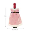 Weihnachts-Weinflaschenhülle im rosa Kleid-Design mit weißem Kunstpelzbesatz und Gürtel - Rosa Samt-Schlauchkleid-Stil