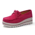 Stijlvolle fuchsia suède platform loafers met franjes strik en comfortabele zool. - Rozerood