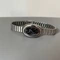 Montre vintage pour femme avec cadran ovale noir et bracelet argenté. - Cadran Noir Argenté