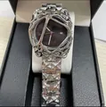 Reloj único de aleación irregular plateado con esfera negra y correa de metal en X. - Banda Plateada Esfera Negra