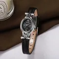 Elegante reloj de cuarzo ovalado plateado para mujer con correa de cuero negro y esfera - Correa de Cuero / Todo Negro