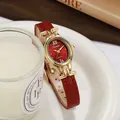Elegante reloj de cuarzo para mujer con caja dorada ovalada y correa de cuero. - Correa de Cuero / Rojo