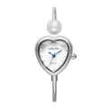 Vista detallada del reloj brazalete corazón plateado con perla y marcadores de cristal - Estilo Perla Corazón / Plata