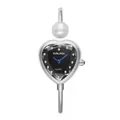 Primer plano del reloj de brazalete plateado SUNLIFEX con forma de corazón y esfera negra - Estilo Perla Corazón / Negro Plateado