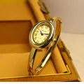 Elegante reloj de brazalete ovalado dorado para mujer con números romanos en esfera - Estilo Ovalado / Oro Oro