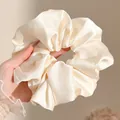 Elegante coletero grande de satén crema para mujer, accesorio suave para el cabello - 18cm / Blanco Roto