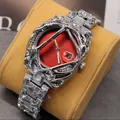 Reloj esqueleto de lujo con forma de escudo plateado y esfera roja con fecha - Banda Plateada Esfera Roja Con Lupa
