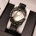 Reloj de aleación calado único con caja irregular y esfera plateada en caja regalo - Banda Negra Plata