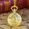 Vintage goldene Taschenuhr mit Dampflok-Motiv, Hohlraumdeckel und eleganter langer Kette - Dampfzug Relief Stil