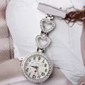 Montre de poche pour infirmière argentée avec maillons en cœur et strass brillants - Style 1 Argent