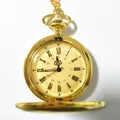 Vintage polierte goldene Taschenuhr mit Klappdeckel, römischen Ziffern und goldener Kette - Gold Polierte Römische Ziffern Halskette