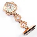 Roségoldene Blumen-Krankenschwesternuhr mit Strasssteinen und Quarzwerk zum Anstecken - Stil 3 / Roségold