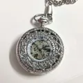 Montre à gousset mécanique squelette argentée vintage avec motif gravé complexe - Argent Semi-Automatique Cadran Bleu Mouvement Argenté