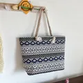Ethno-Stil Canvas-Tragetasche mit blauem geometrischem Muster und Seilgriffen. - Stil 2 (Blau Schwarz Geometrisch)