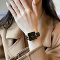 Montre femme vintage carrée CILOA avec cadran noir et bracelet en cuir texturé - Boîtier Doré Carré Bracelet en Cuir Noir