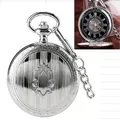 Antike silberne mechanische Taschenuhr mit poliertem Doppelsprungdeckel. - Römisches Zifferblatt Halbautomatik-Stil / Silber