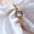 Elegante reloj de cuarzo dorado vintage para mujer con esfera cuadrada de cristales - Reloj Cuadrado Pequeño Vintage (6354L) / Color Oro Blanco