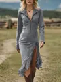 Dettaglio di abito grigio in pelle scamosciata con frange stile cowboy in un ranch. - 3XL / Vestiti / Grigio