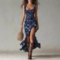 Vestido floral bohemio azul marino con tirantes de volantes y abertura alta, con botas. - XS / Vestidos / Azul marino